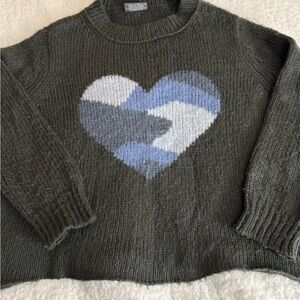 Wooden Ships gray Sweater with camo Heart Design x/s
